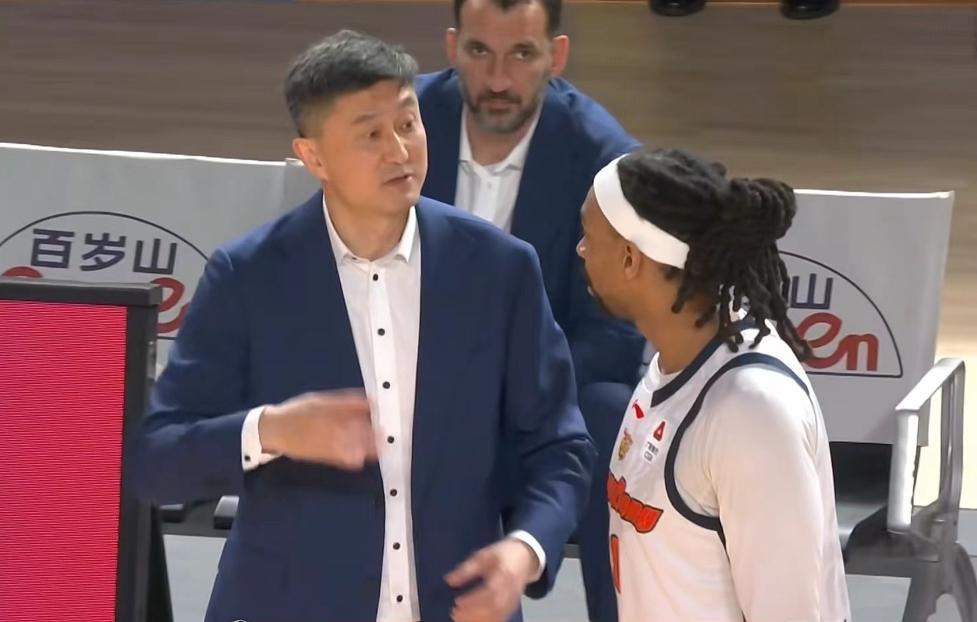 九游-广东男篮主教练杜锋遭痛批,北京麦基首秀一般,山东新外援被看衰